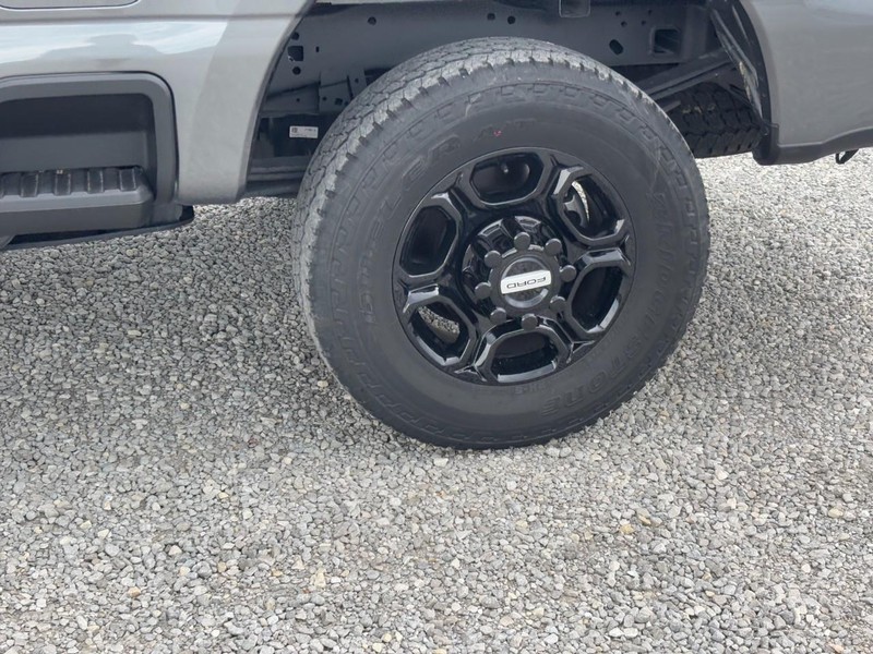 Ford Super Duty F-250 SRW Vehicle Image 12