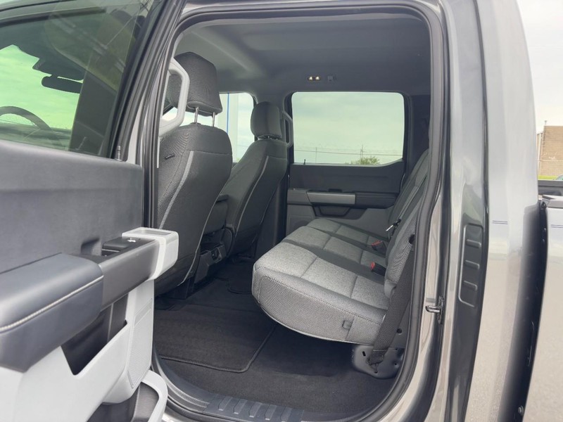 Ford Super Duty F-250 SRW Vehicle Image 13