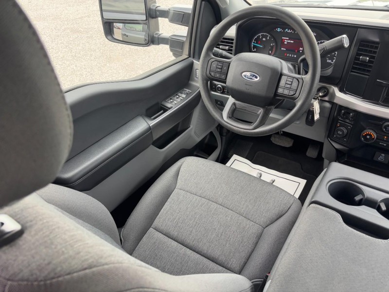 Ford Super Duty F-250 SRW Vehicle Image 14