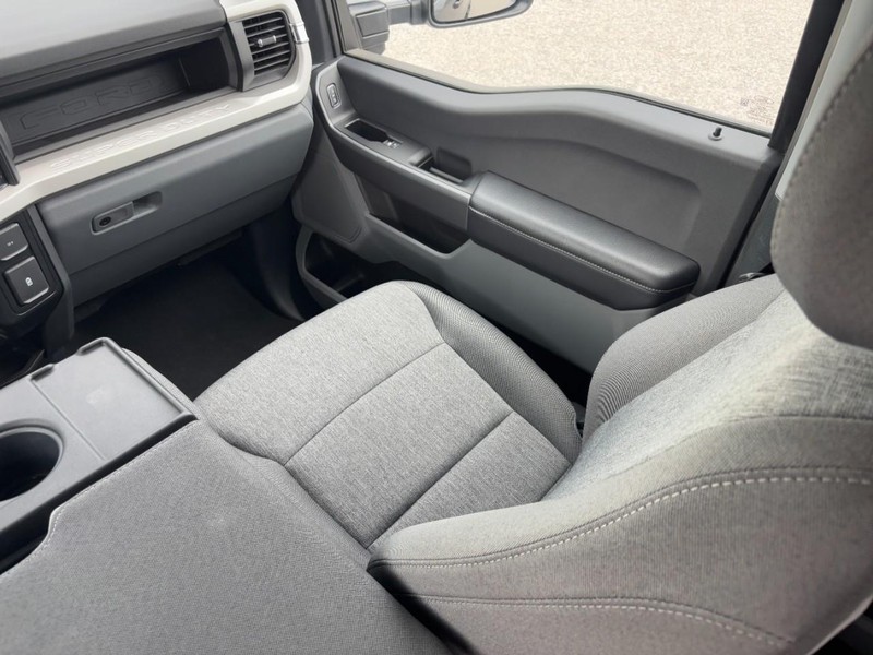 Ford Super Duty F-250 SRW Vehicle Image 16