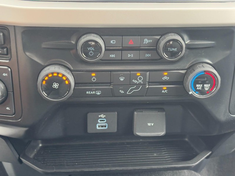 Ford Super Duty F-250 SRW Vehicle Image 24