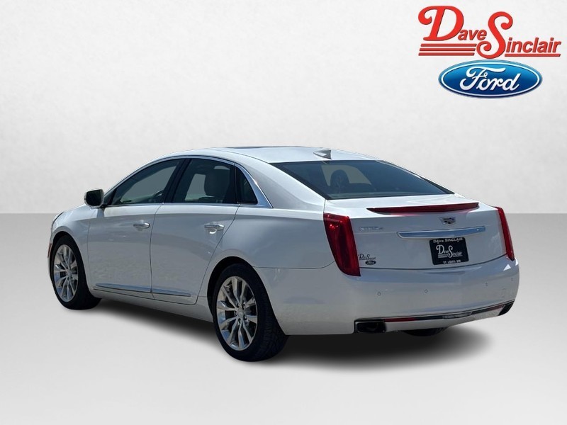 Cadillac XTS Vehicle Full-screen Gallery Image 09