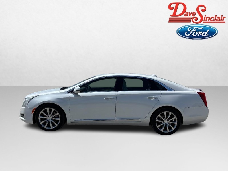 Cadillac XTS Vehicle Full-screen Gallery Image 10