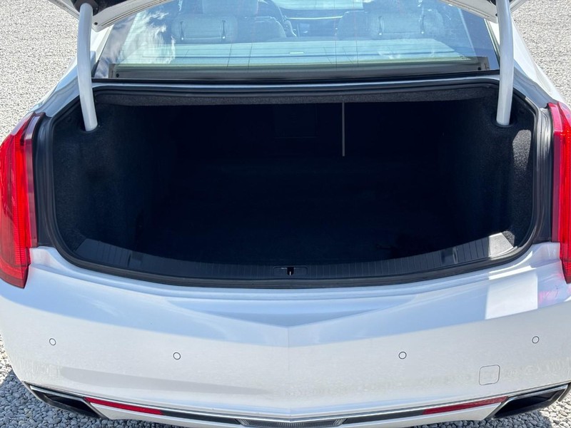 Cadillac XTS Vehicle Full-screen Gallery Image 11