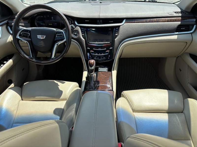 Cadillac XTS Vehicle Full-screen Gallery Image 15