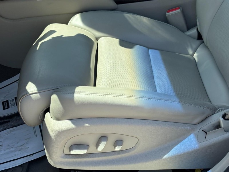 Cadillac XTS Vehicle Full-screen Gallery Image 17
