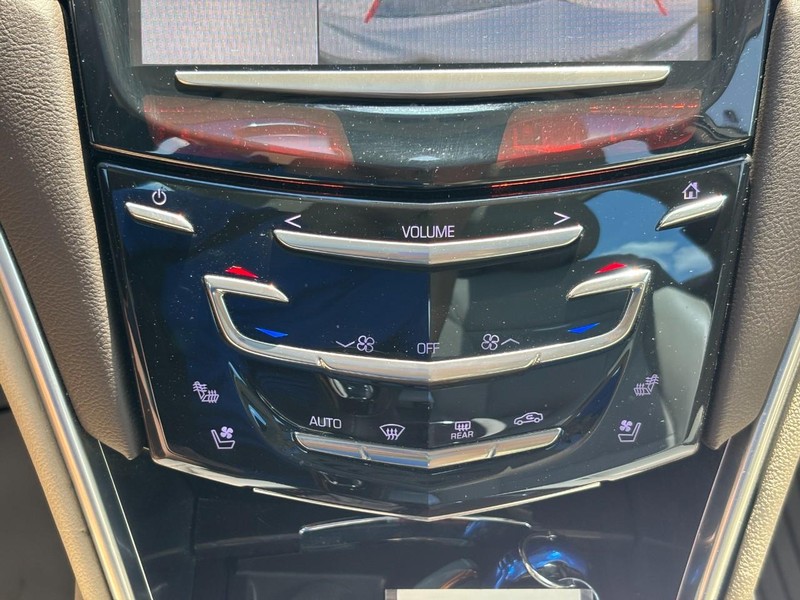 Cadillac XTS Vehicle Full-screen Gallery Image 24