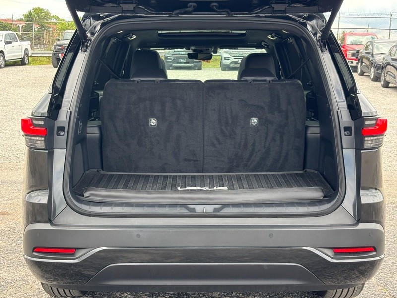Lexus TX Vehicle Full-screen Gallery Image 11