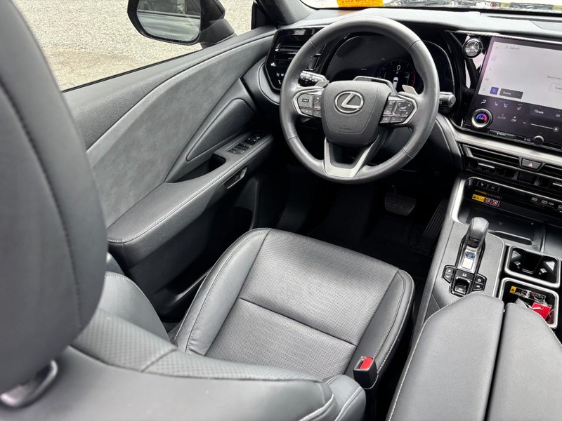 Lexus TX Vehicle Full-screen Gallery Image 15
