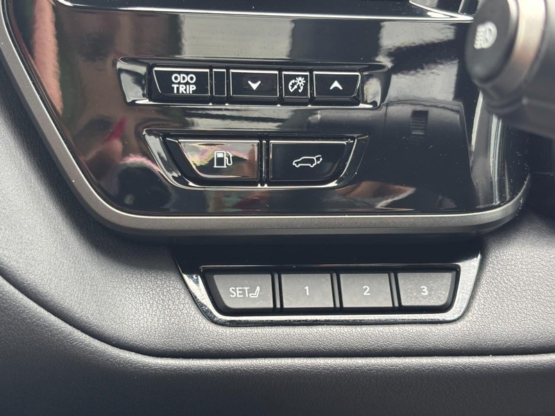 Lexus TX Vehicle Full-screen Gallery Image 20
