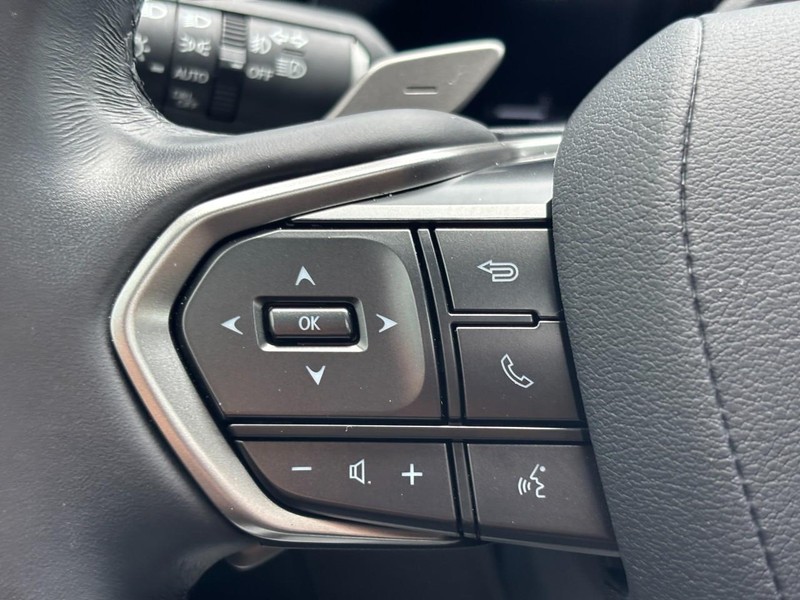 Lexus TX Vehicle Full-screen Gallery Image 21