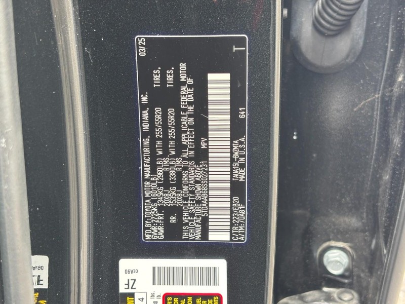 Lexus TX Vehicle Full-screen Gallery Image 26