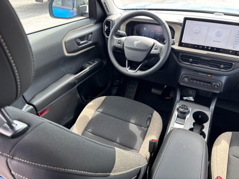 Ford Bronco Sport Vehicle Full-screen Gallery Image 13