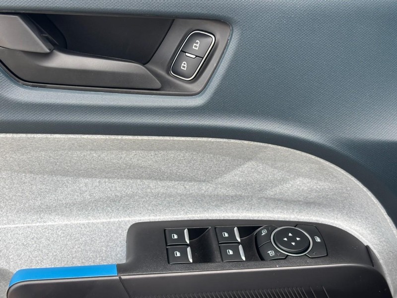 Ford Maverick Vehicle Full-screen Gallery Image 17