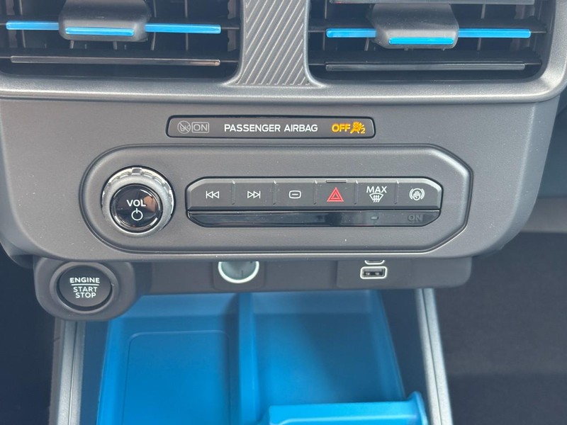 Ford Maverick Vehicle Full-screen Gallery Image 24