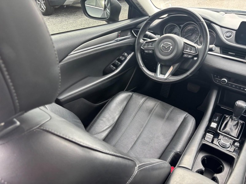 Mazda MAZDA6 Vehicle Full-screen Gallery Image 15
