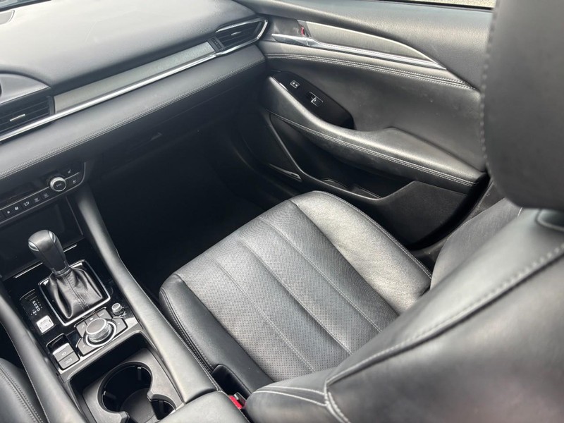 Mazda MAZDA6 Vehicle Full-screen Gallery Image 17
