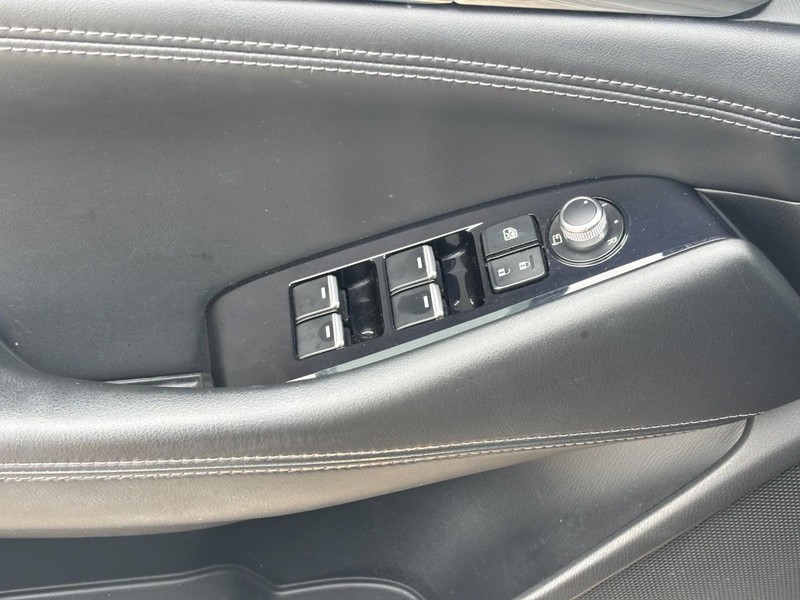 Mazda MAZDA6 Vehicle Full-screen Gallery Image 19