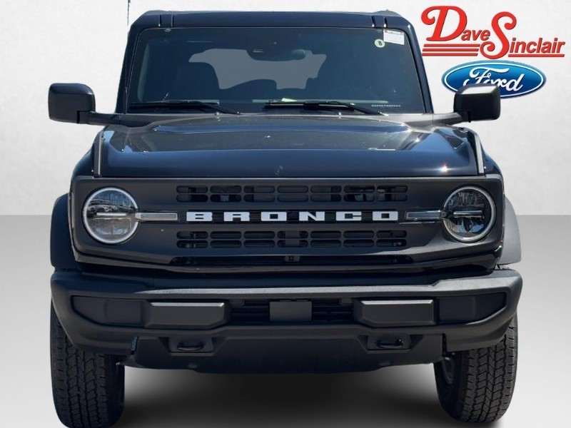 Ford Bronco Vehicle Full-screen Gallery Image 02