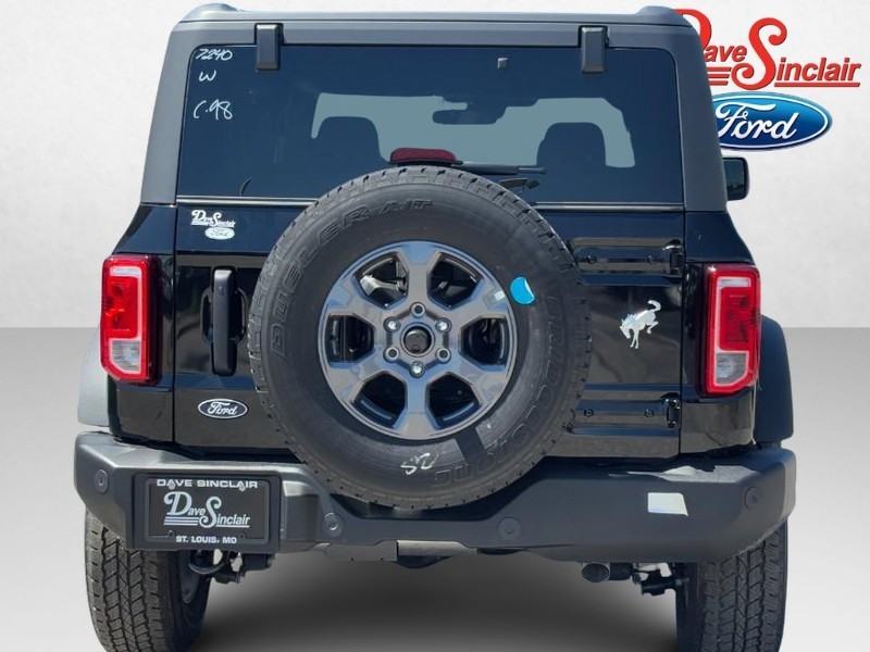 Ford Bronco Vehicle Full-screen Gallery Image 08