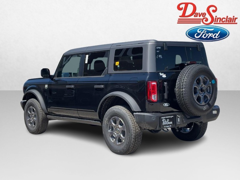 Ford Bronco Vehicle Full-screen Gallery Image 09