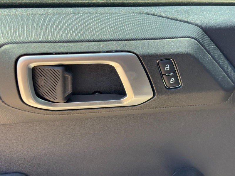 Ford Bronco Vehicle Full-screen Gallery Image 17