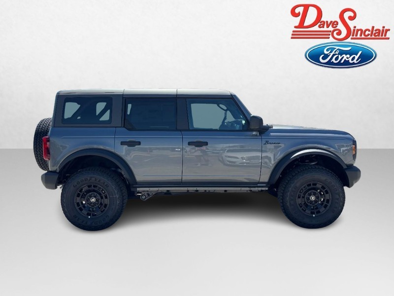 Ford Bronco Vehicle Full-screen Gallery Image 05