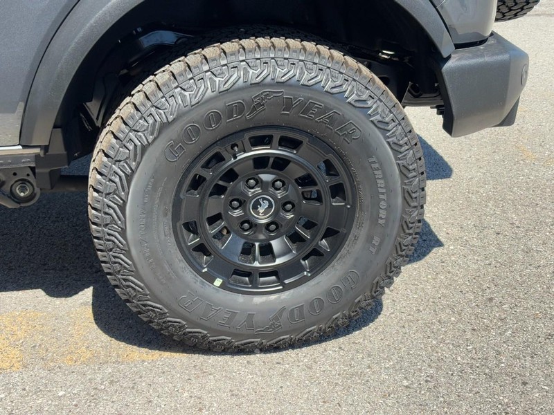 Ford Bronco Vehicle Full-screen Gallery Image 11