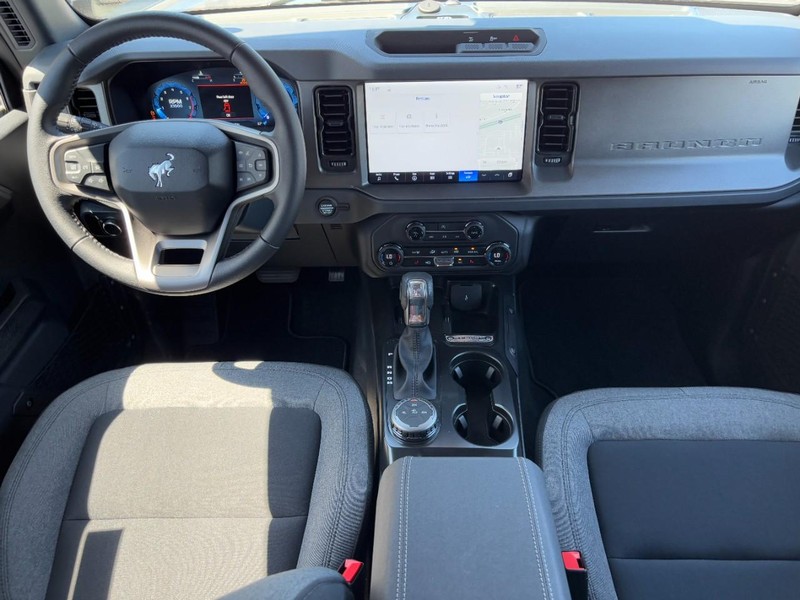 Ford Bronco Vehicle Full-screen Gallery Image 14
