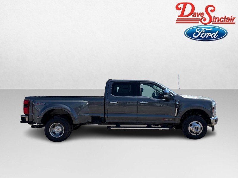 Ford Super Duty F-350 DRW Vehicle Full-screen Gallery Image 05
