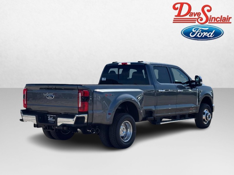 Ford Super Duty F-350 DRW Vehicle Full-screen Gallery Image 07