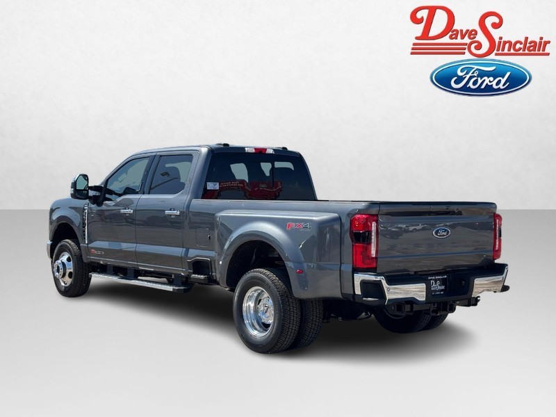 Ford Super Duty F-350 DRW Vehicle Full-screen Gallery Image 09