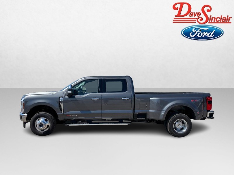Ford Super Duty F-350 DRW Vehicle Full-screen Gallery Image 10