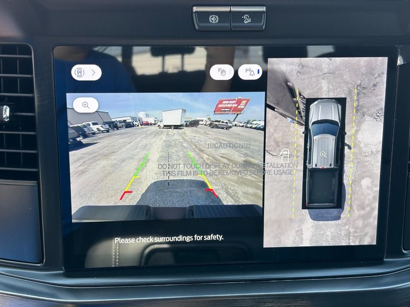 Ford Super Duty F-350 DRW Vehicle Full-screen Gallery Image 24