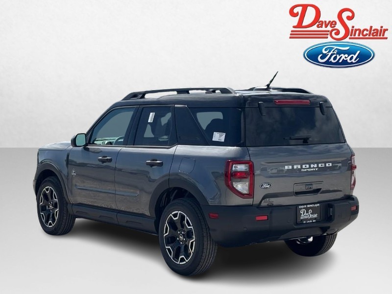 Ford Bronco Sport Vehicle Full-screen Gallery Image 09
