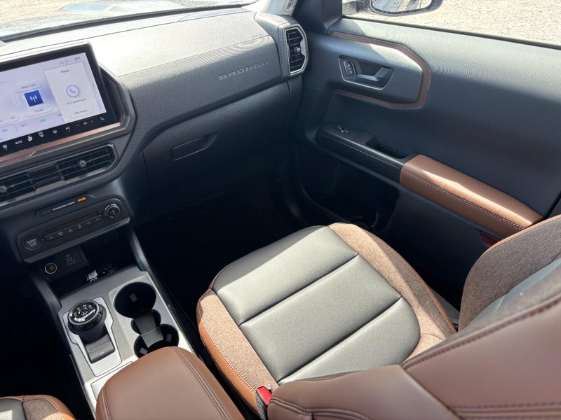 Ford Bronco Sport Vehicle Full-screen Gallery Image 15