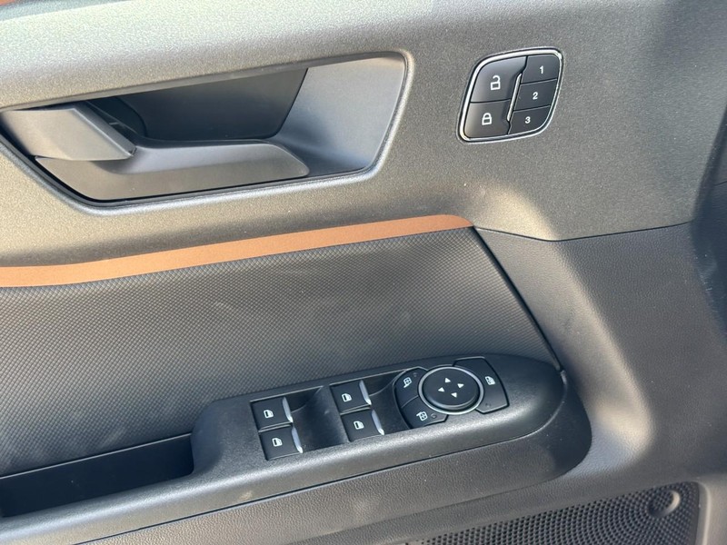 Ford Bronco Sport Vehicle Full-screen Gallery Image 17