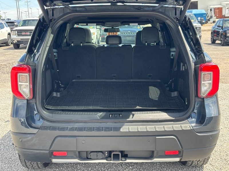 Ford Explorer Vehicle Image 11