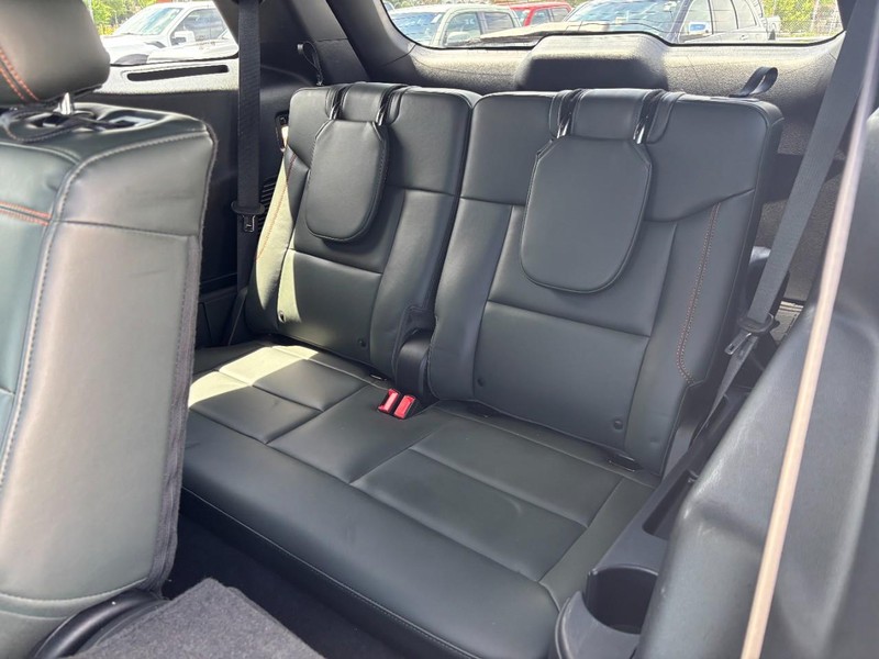 Ford Explorer Vehicle Image 13