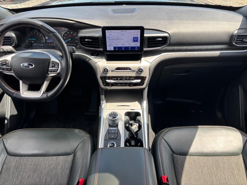 Ford Explorer Vehicle Image 16