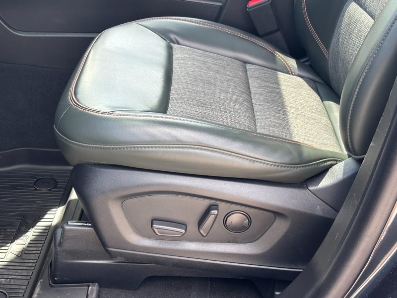 Ford Explorer Vehicle Image 18