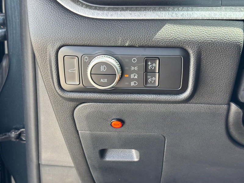Ford Explorer Vehicle Image 20