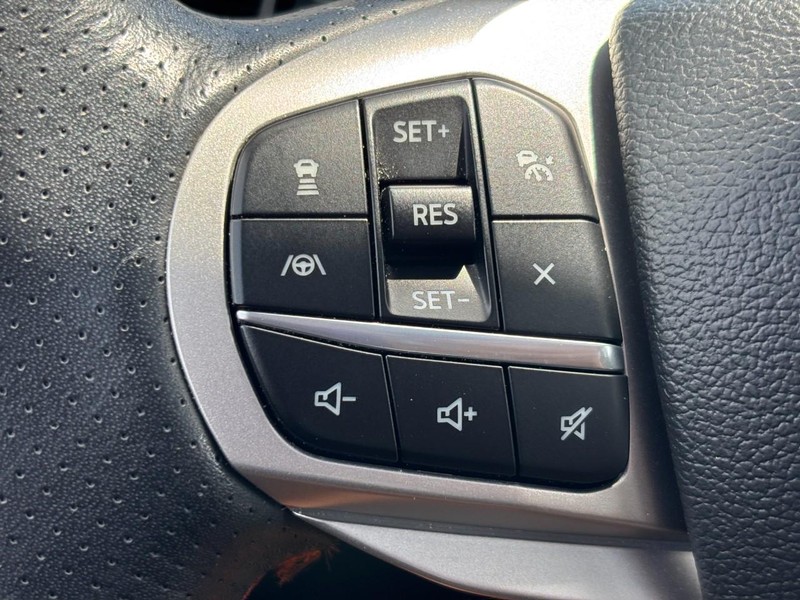 Ford Explorer Vehicle Image 21
