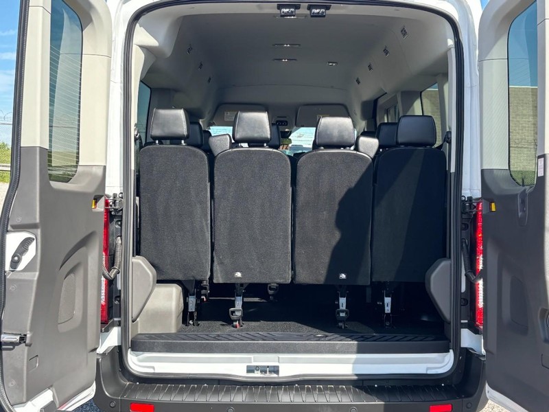 Ford Transit Passenger Wagon Vehicle Full-screen Gallery Image 11