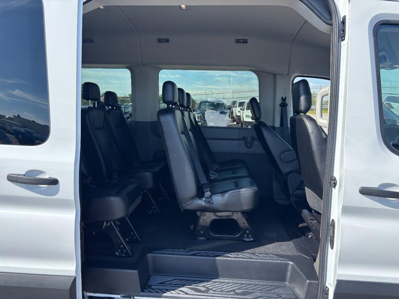 Ford Transit Passenger Wagon Vehicle Full-screen Gallery Image 16