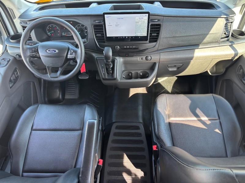 Ford Transit Passenger Wagon Vehicle Full-screen Gallery Image 18