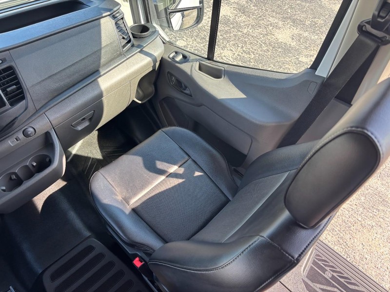 Ford Transit Passenger Wagon Vehicle Full-screen Gallery Image 19