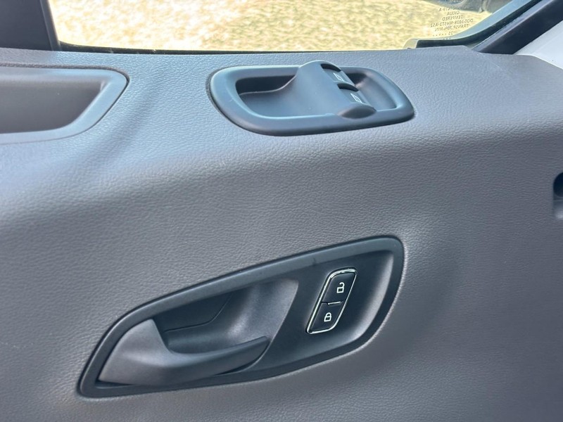 Ford Transit Passenger Wagon Vehicle Full-screen Gallery Image 21