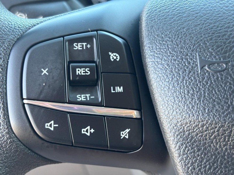 Ford Transit Passenger Wagon Vehicle Full-screen Gallery Image 22