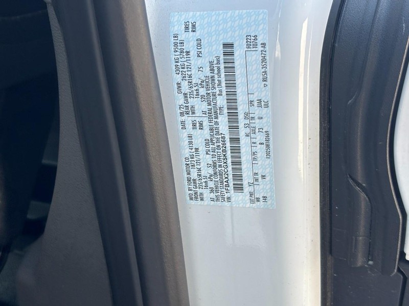 Ford Transit Passenger Wagon Vehicle Full-screen Gallery Image 28